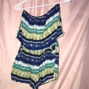 I have 2 exactly same. Worn once. Romper that gives off beach vibes. Size Xs